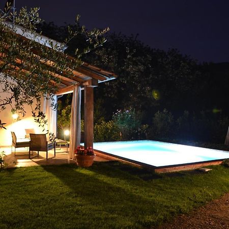 לוקה Villa Con Piscina Esclusiva Nel Verde מראה חיצוני תמונה