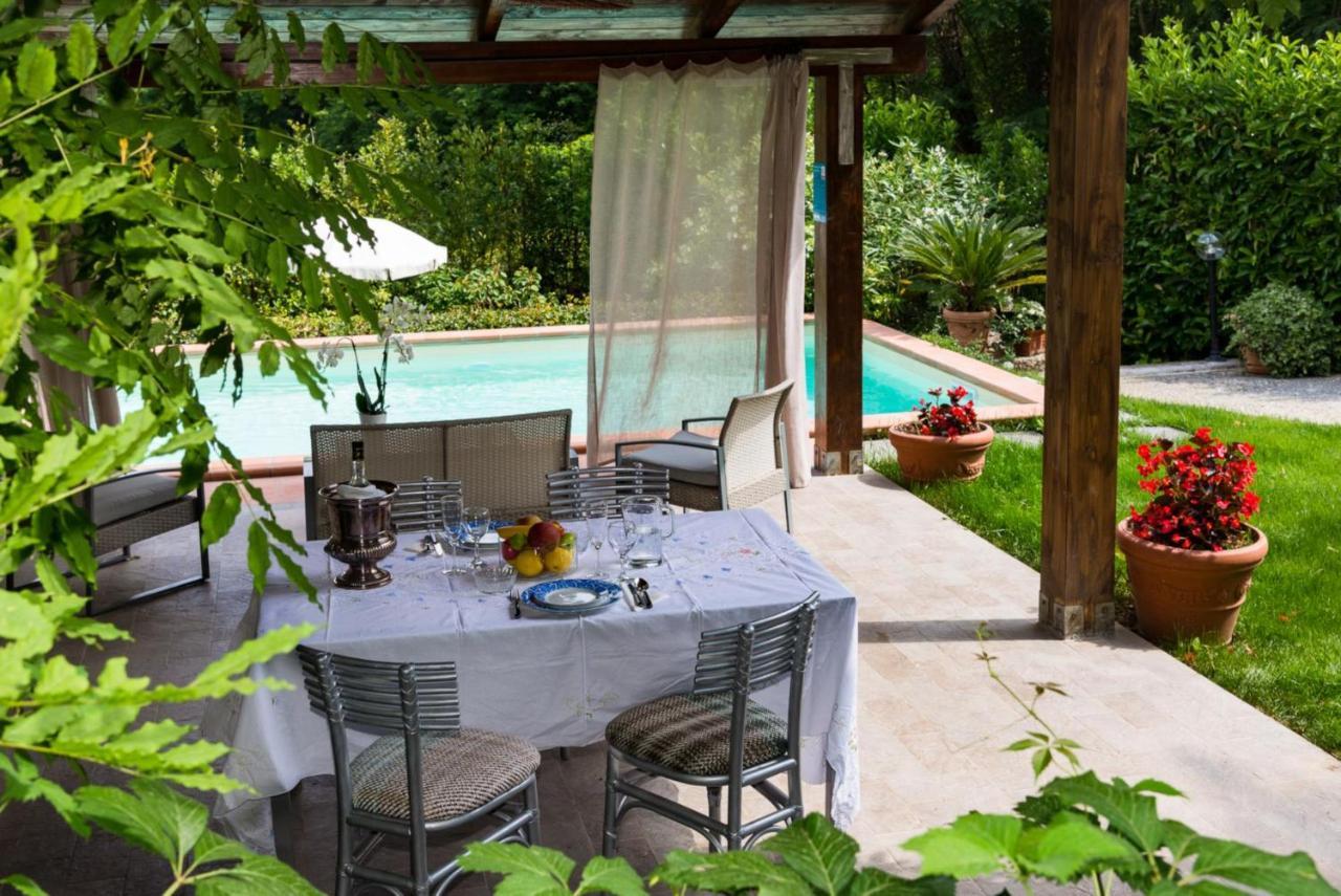 לוקה Villa Con Piscina Esclusiva Nel Verde מראה חיצוני תמונה