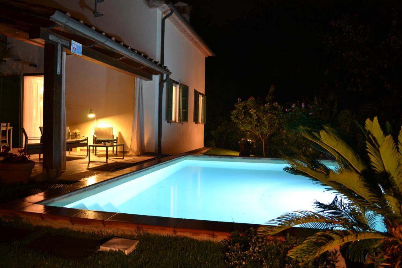 לוקה Villa Con Piscina Esclusiva Nel Verde מראה חיצוני תמונה