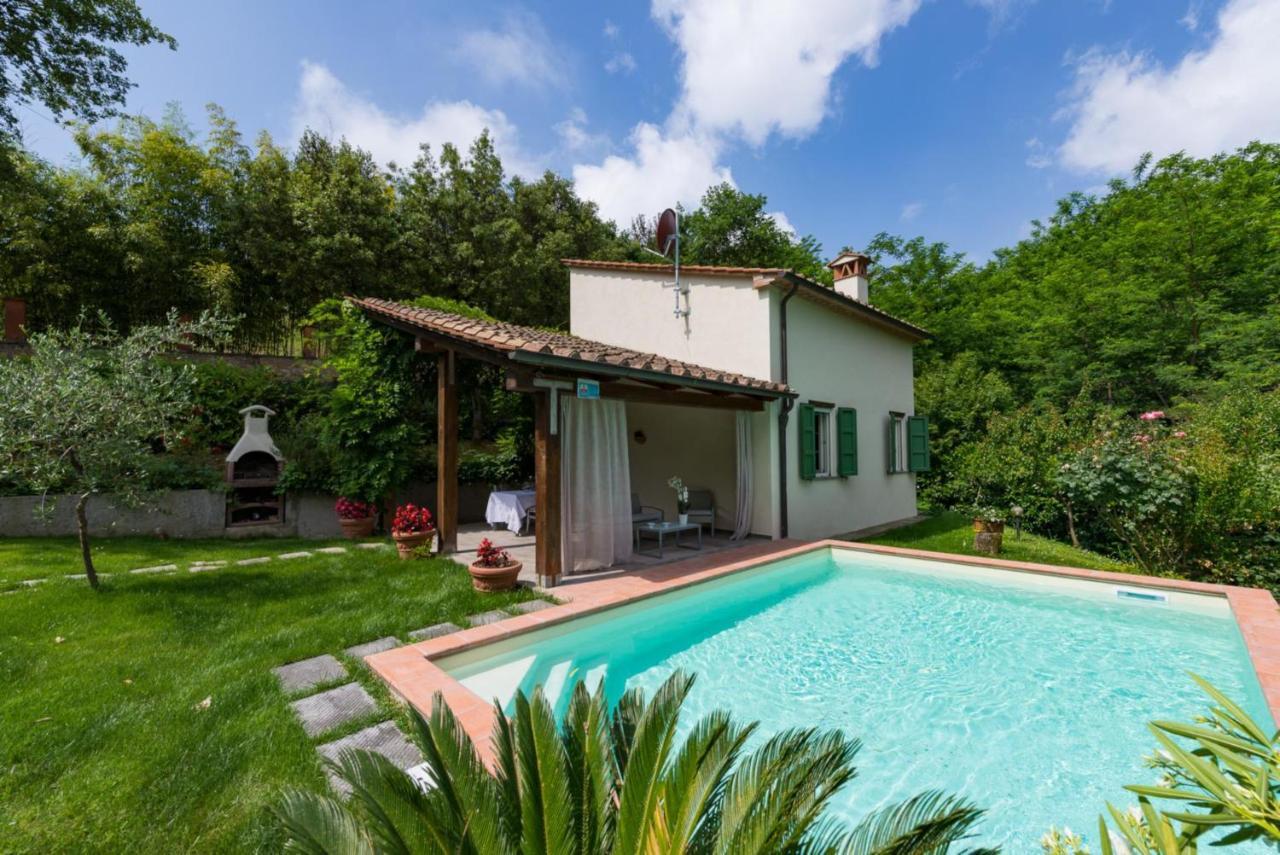 לוקה Villa Con Piscina Esclusiva Nel Verde מראה חיצוני תמונה
