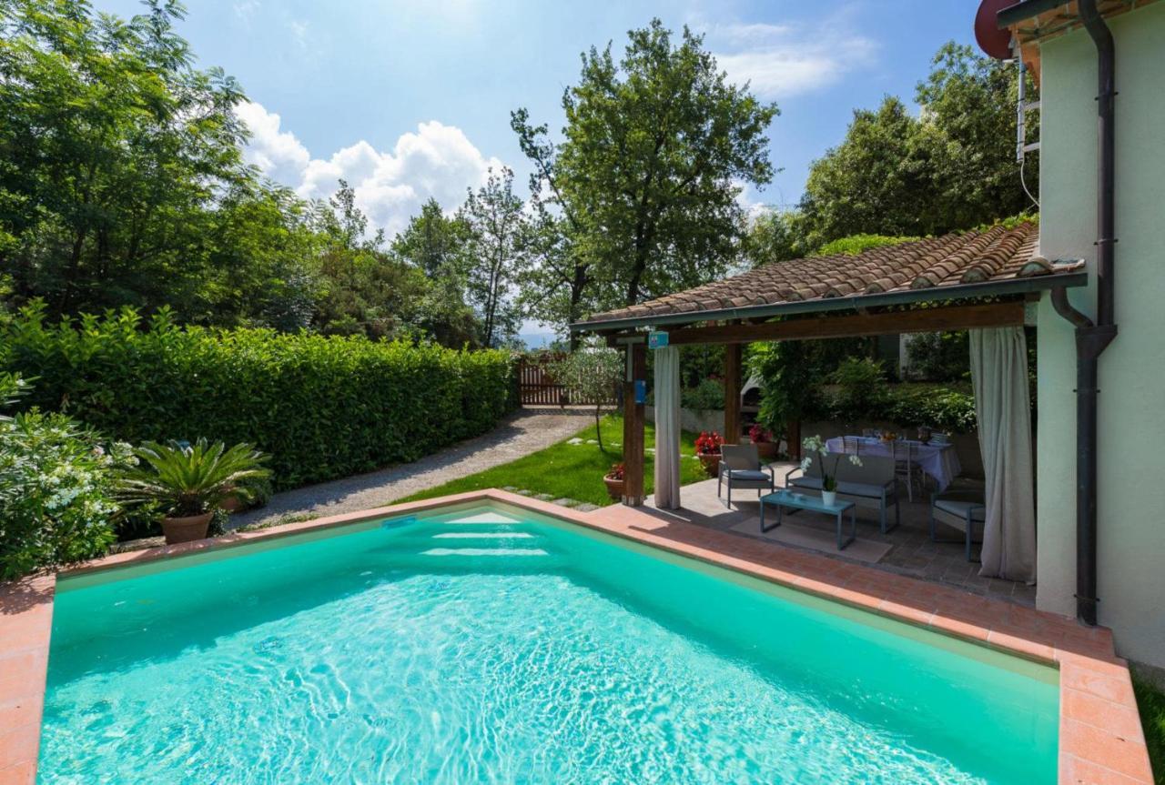 לוקה Villa Con Piscina Esclusiva Nel Verde מראה חיצוני תמונה